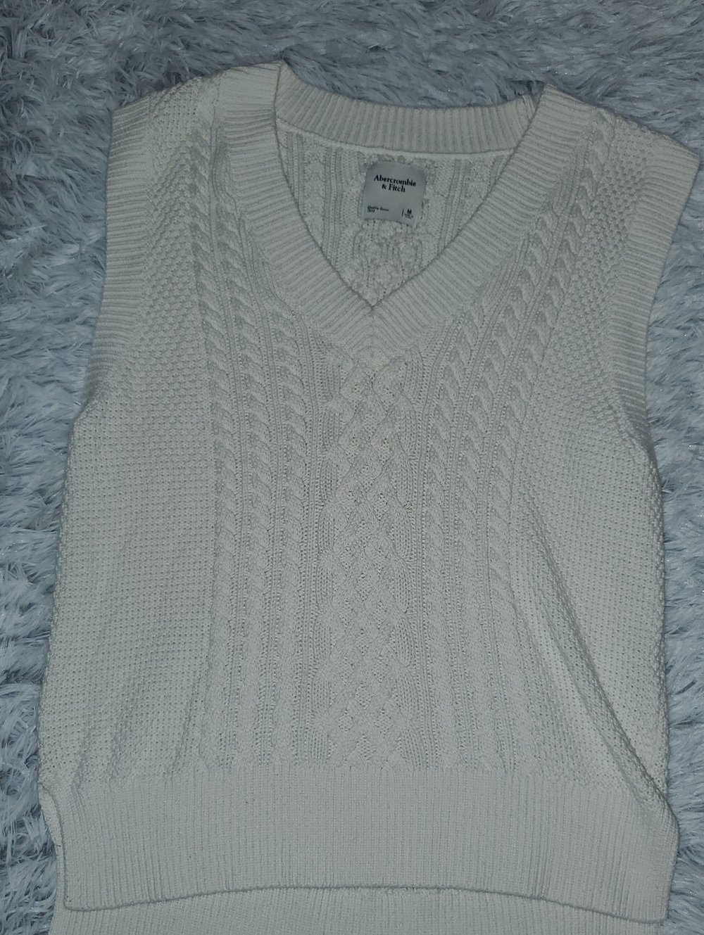 *Abercrombie & Fitch Ivory Cable-Knit V-Neck Sweater Vest*